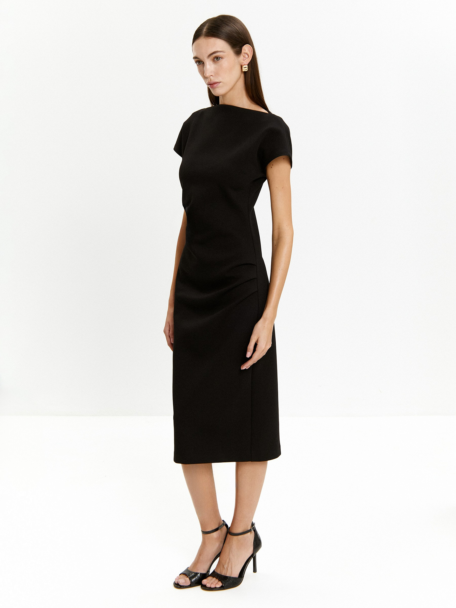 Платье приталенного кроя